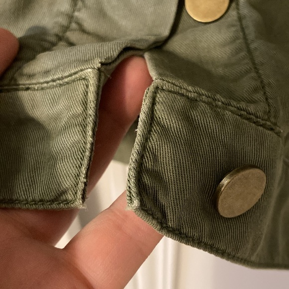GAP TENCEL™ Icon Utility Jacket in Army Green. Size: Small - Picture 5 of 5